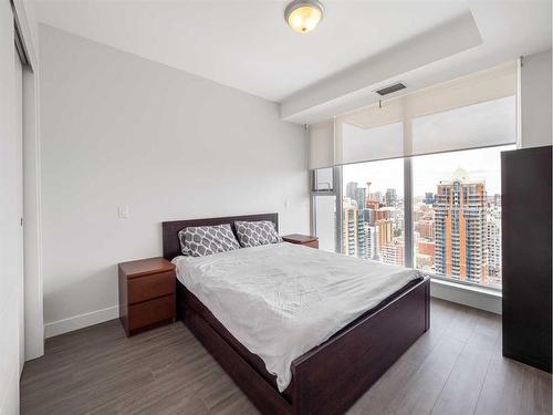 2504-930 16 Avenue Sw, Calgary, AB - Indoor Photo Showing Bedroom