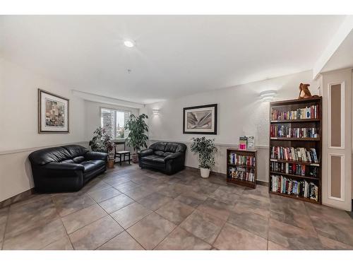 1107-1000 Somervale Court Sw, Calgary, AB - Indoor Photo Showing Living Room