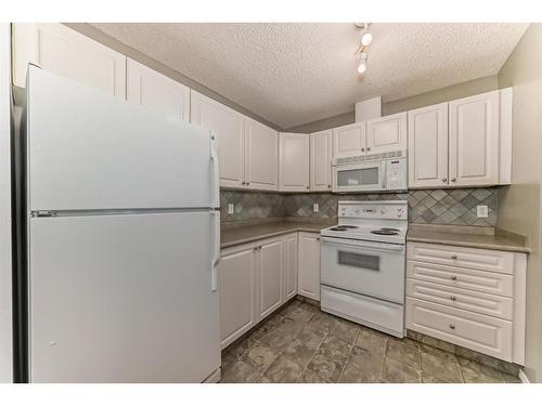 1107-1000 Somervale Court Sw, Calgary, AB - Indoor Photo Showing Kitchen