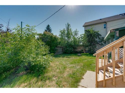 2452 22A Street Nw, Calgary, AB - Outdoor