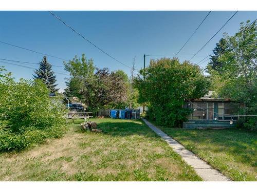 2452 22A Street Nw, Calgary, AB - Outdoor