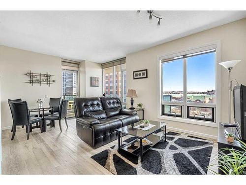 705-1410 1 Street Se, Calgary, AB - Indoor Photo Showing Living Room