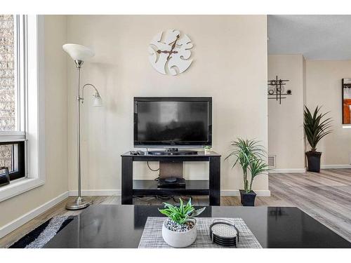 705-1410 1 Street Se, Calgary, AB - Indoor Photo Showing Living Room