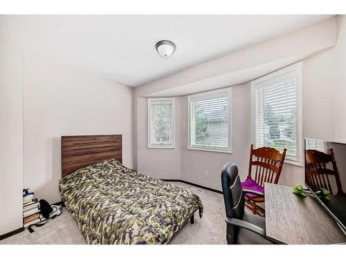 245 Killarney Glen Court Sw, Calgary, AB - Indoor Photo Showing Bedroom