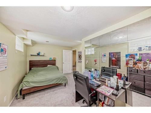 245 Killarney Glen Court Sw, Calgary, AB - Indoor Photo Showing Bedroom