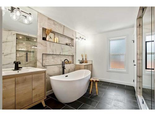 1008 70 Avenue Sw, Calgary, AB - Indoor Photo Showing Bathroom