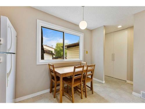 48 Bermuda Drive Nw, Calgary, AB - Indoor Photo Showing Dining Room