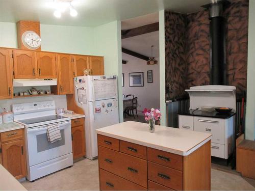 352080 Highway 22, Rural Clearwater County, AB - Indoor Photo Showing Kitchen