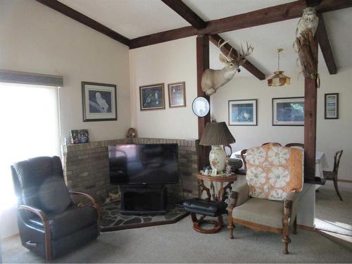 352080 Highway 22, Rural Clearwater County, AB - Indoor Photo Showing Living Room