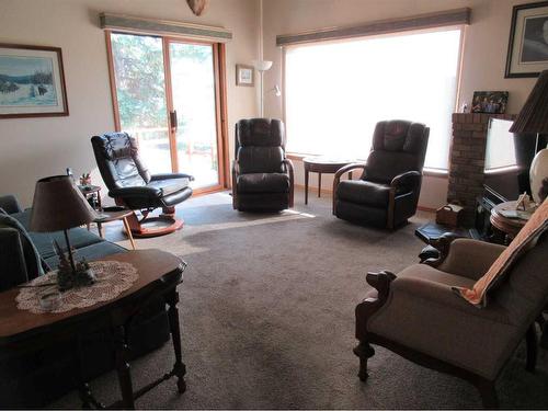 352080 Highway 22, Rural Clearwater County, AB - Indoor Photo Showing Living Room