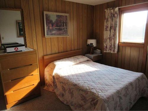 352080 Highway 22, Rural Clearwater County, AB - Indoor Photo Showing Bedroom