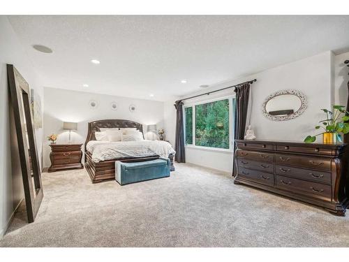 37 Ascot Crescent Sw, Calgary, AB - Indoor Photo Showing Bedroom