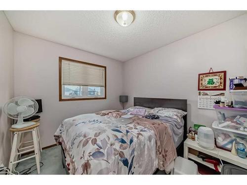 206 Citadel Meadow Grove Nw, Calgary, AB - Indoor Photo Showing Bedroom