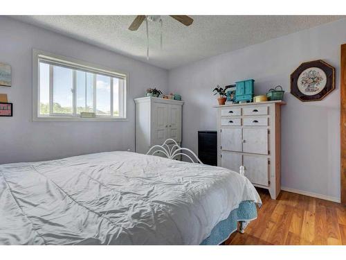 603 Anderson Crescent, Diamond Valley, AB - Indoor Photo Showing Bedroom