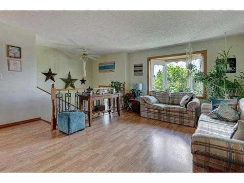 603 Anderson Crescent, Diamond Valley, AB - Indoor Photo Showing Living Room