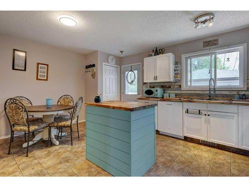 603 Anderson Crescent, Diamond Valley, AB - Indoor Photo Showing Kitchen