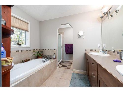 8 Aspen Hills Court Sw, Calgary, AB - Indoor Photo Showing Bathroom