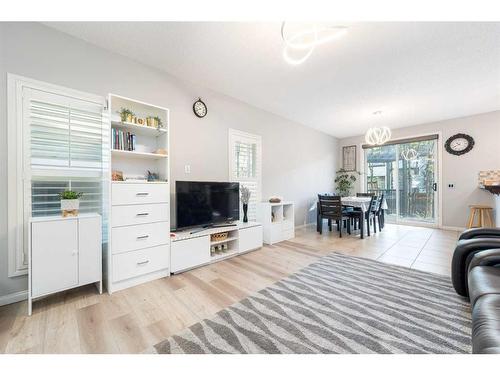 8 Aspen Hills Court Sw, Calgary, AB - Indoor Photo Showing Living Room