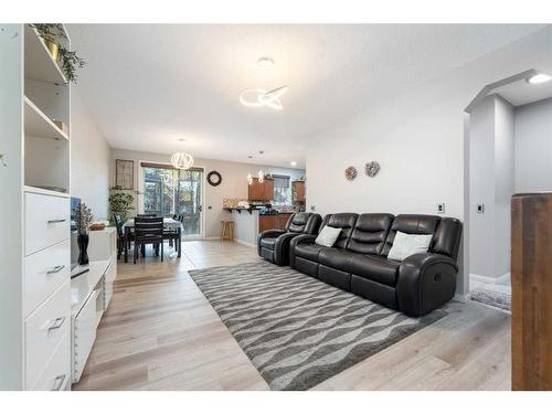 8 Aspen Hills Court Sw, Calgary, AB - Indoor Photo Showing Living Room