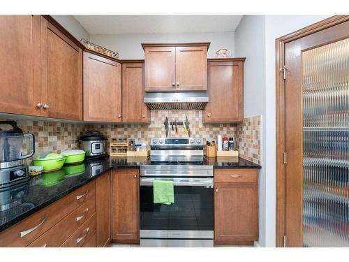 8 Aspen Hills Court Sw, Calgary, AB - Indoor Photo Showing Kitchen