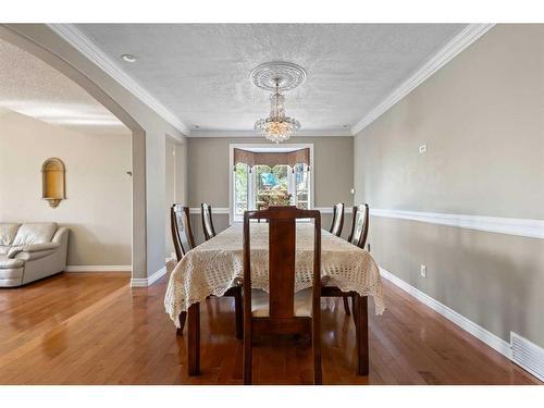 305 East Chestermere Drive, Chestermere, AB - Indoor Photo Showing Dining Room