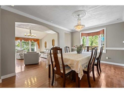 305 East Chestermere Drive, Chestermere, AB - Indoor Photo Showing Dining Room