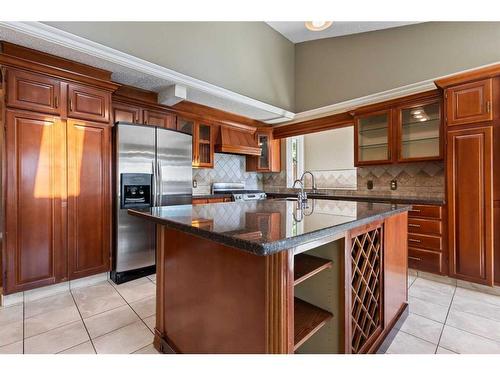 305 East Chestermere Drive, Chestermere, AB - Indoor Photo Showing Kitchen