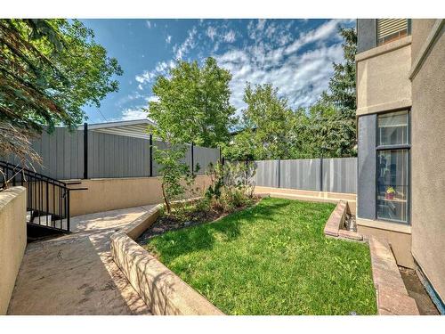 10-2307 14 Street Sw, Calgary, AB - Outdoor