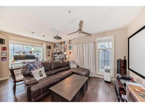 10-2307 14 Street Sw, Calgary, AB - Indoor Photo Showing Living Room