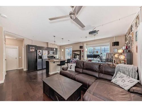 10-2307 14 Street Sw, Calgary, AB - Indoor Photo Showing Living Room