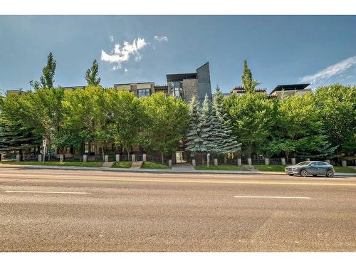 10-2307 14 Street Sw, Calgary, AB - Outdoor