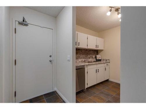 405-4944 Dalton Drive Nw, Calgary, AB - Indoor