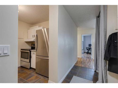 405-4944 Dalton Drive Nw, Calgary, AB - Indoor Photo Showing Other Room