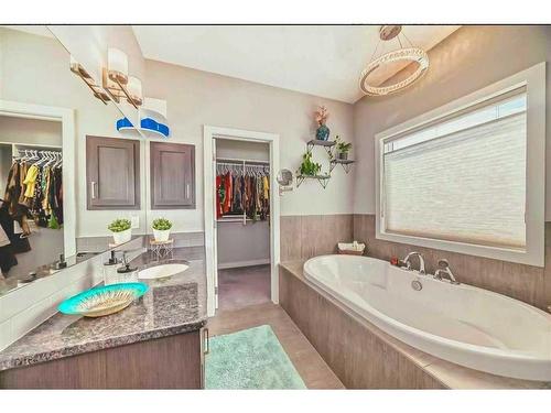 1358 Bayside Drive Sw, Airdrie, AB - Indoor Photo Showing Bathroom