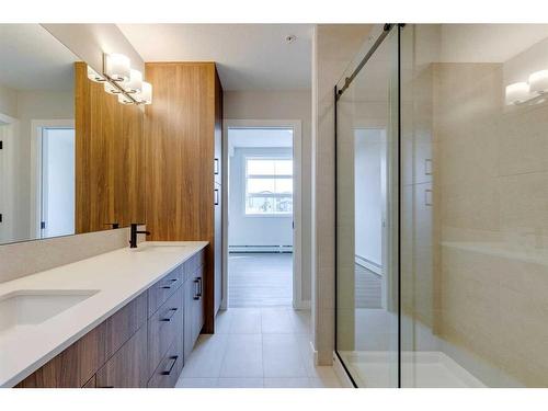 2107-55 Lucas Way Nw, Calgary, AB - Indoor Photo Showing Bathroom