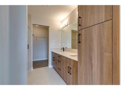 2107-55 Lucas Way Nw, Calgary, AB - Indoor Photo Showing Bathroom