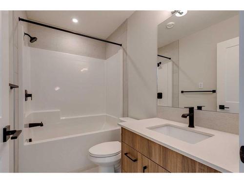 2107-55 Lucas Way Nw, Calgary, AB - Indoor Photo Showing Bathroom