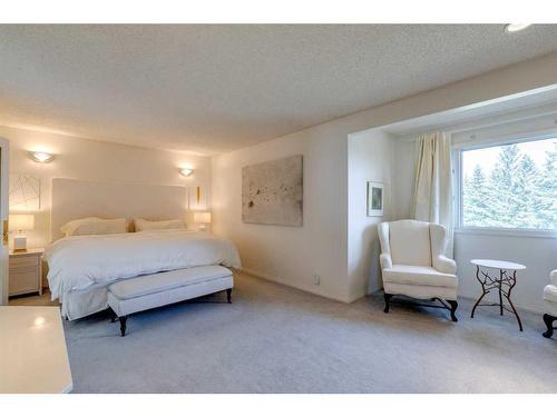 6 Coach Manor Rise Sw, Calgary, AB - Indoor Photo Showing Bedroom