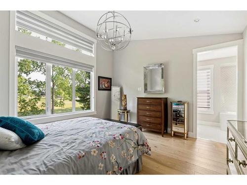 2417 52 Avenue Sw, Calgary, AB - Indoor Photo Showing Bedroom