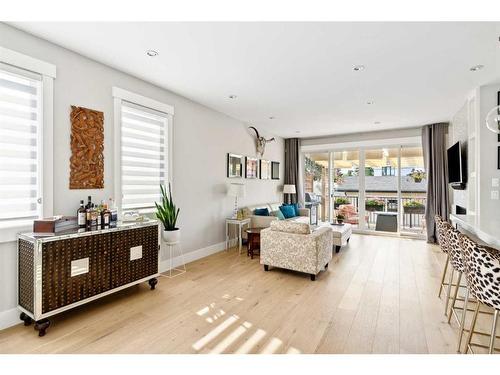 2417 52 Avenue Sw, Calgary, AB - Indoor Photo Showing Living Room