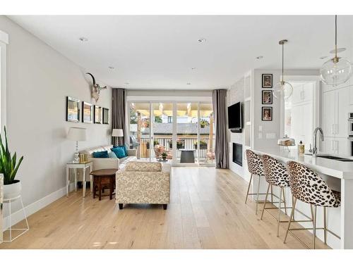 2417 52 Avenue Sw, Calgary, AB - Indoor Photo Showing Living Room