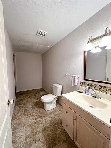 193 Balsam Crescent, Olds, AB - Indoor Photo Showing Bathroom