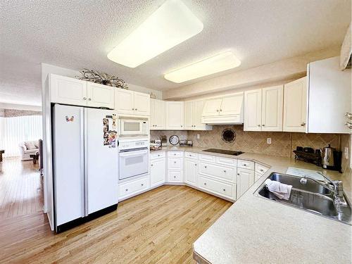 193 Balsam Crescent, Olds, AB - Indoor Photo Showing Kitchen With Double Sink