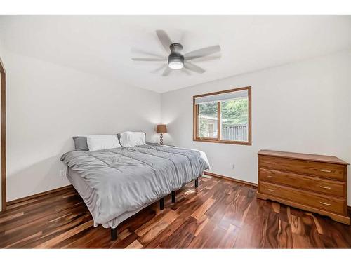 4 Bow Court, Cochrane, AB - Indoor Photo Showing Bedroom