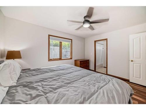 4 Bow Court, Cochrane, AB - Indoor Photo Showing Bedroom