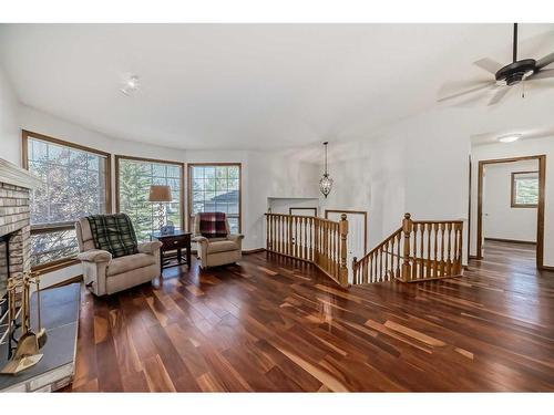 4 Bow Court, Cochrane, AB - Indoor Photo Showing Living Room