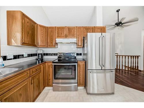 4 Bow Court, Cochrane, AB - Indoor Photo Showing Kitchen