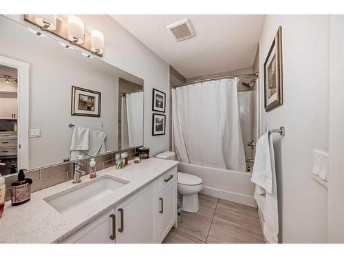 2111-3727 Sage Hill Drive Nw, Calgary, AB - Indoor Photo Showing Bathroom