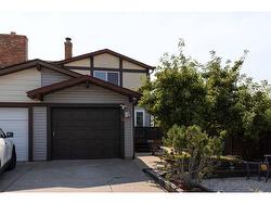 10 Whiteram Place NE Calgary, AB T1Y 5J8