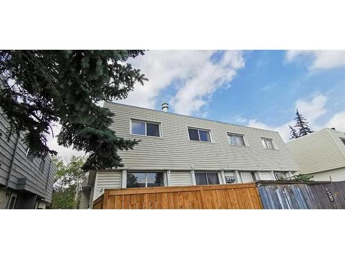 2-6424 4 Street Ne, Calgary, AB - Outdoor